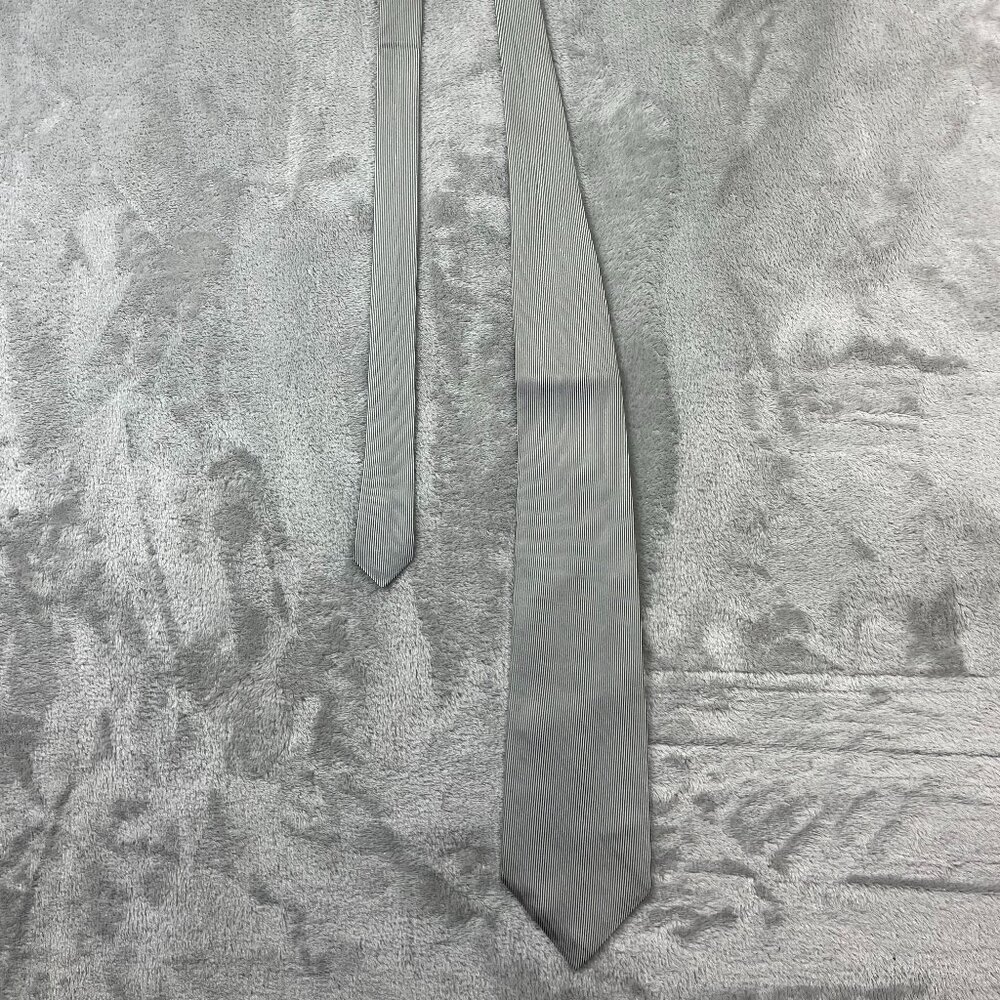 Geoffrey Beene Men's Classic 100% Silk Neck Tie - Picture 7 of 7